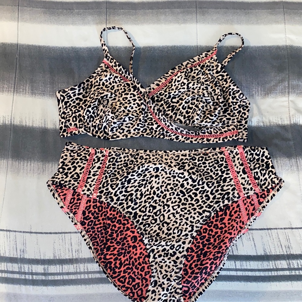🛍 Leopard & Pink print two piece swimsuit